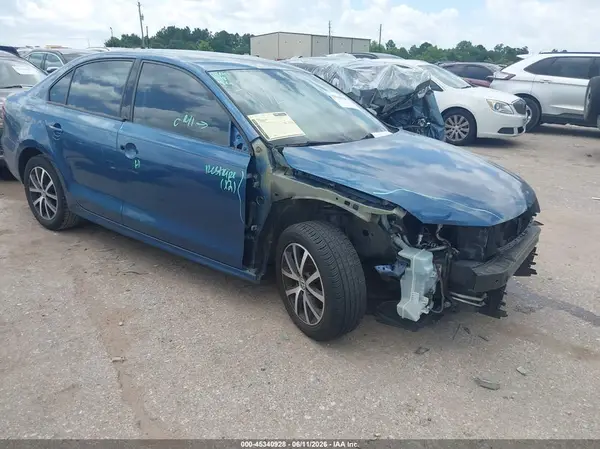 3VWD67AJ8GM391841 2016 VOLKSWAGEN JETTA - Image 1