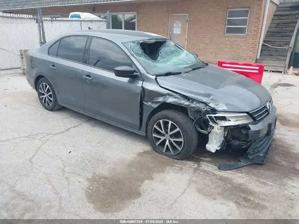 3VWD67AJ9GM295202 2016 VOLKSWAGEN JETTA - Image 1