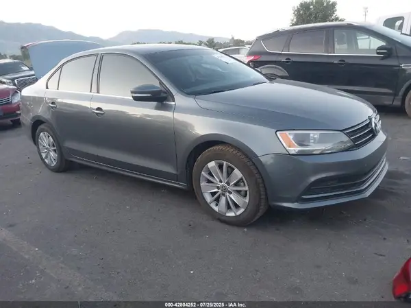 3VWD67AJ9GM312211 2016 VOLKSWAGEN JETTA - Image 1
