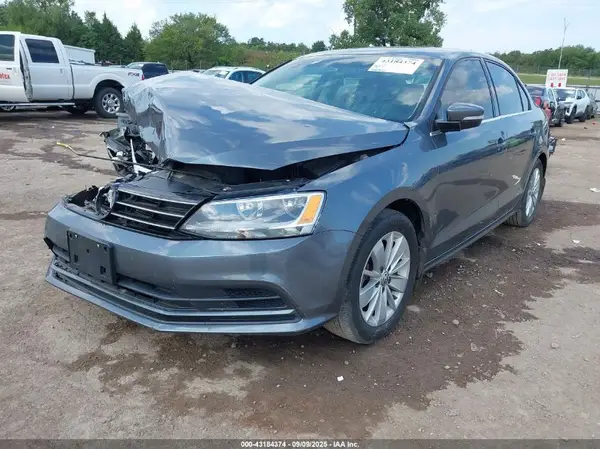 3VWD67AJ9GM318655 2016 VOLKSWAGEN JETTA - Image 2