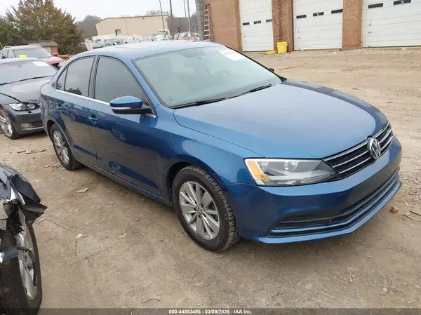 3VWD67AJ9GM332328 2016 VOLKSWAGEN JETTA - Image 1