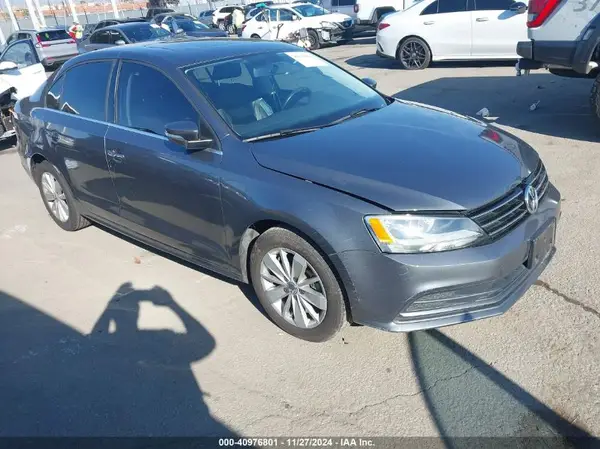 3VWD67AJ9GM373221 2016 VOLKSWAGEN JETTA - Image 1