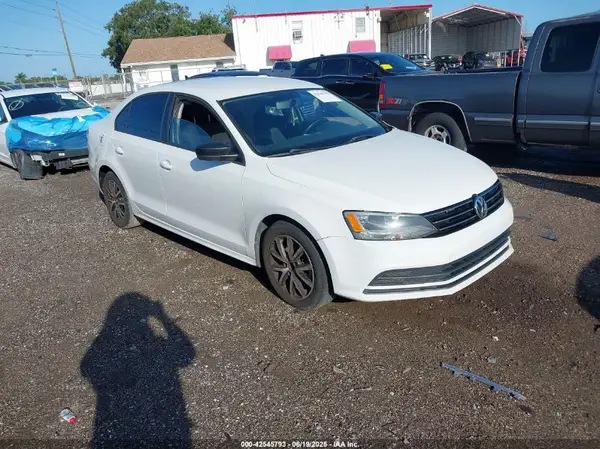 3VWD67AJXGM274746 2016 VOLKSWAGEN JETTA - Image 1