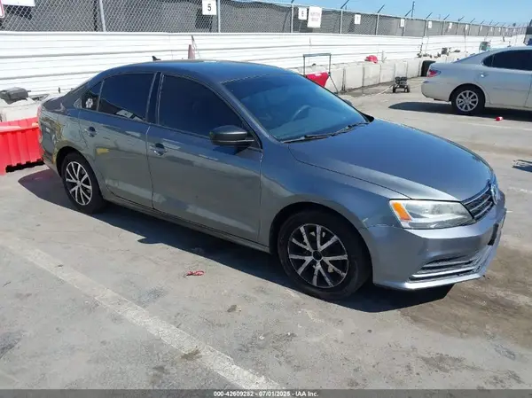 3VWD67AJXGM373745 2016 VOLKSWAGEN JETTA - Image 1