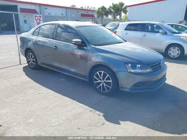3VWDB7AJ0HM238609 2017 VOLKSWAGEN JETTA - Image 1