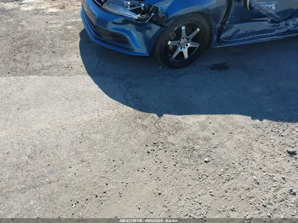 3VWDB7AJ0HM257273 2017 VOLKSWAGEN JETTA - Image 2