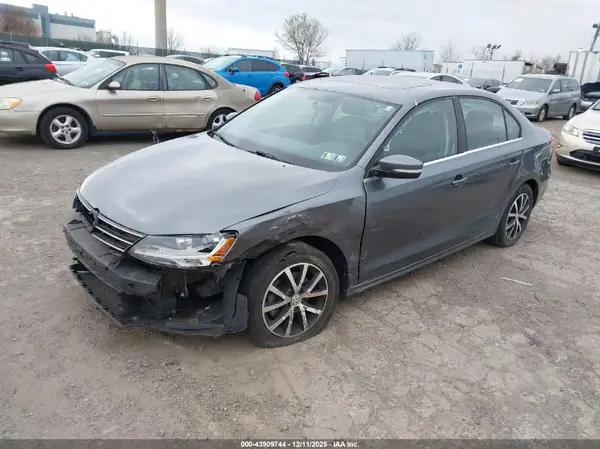 3VWDB7AJ0HM404417 2017 VOLKSWAGEN JETTA - Image 2