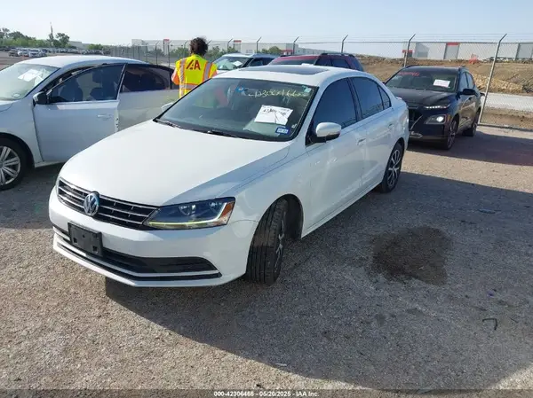 3VWDB7AJ0JM228653 2018 VOLKSWAGEN JETTA - Image 2