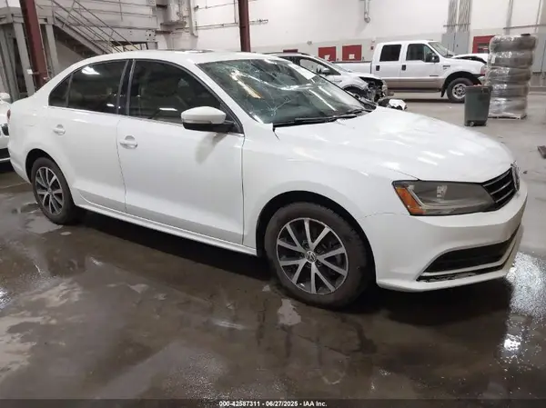 3VWDB7AJ1HM215730 2017 VOLKSWAGEN JETTA - Image 1