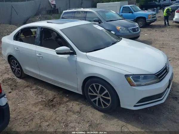 3VWDB7AJ1HM241499 2017 VOLKSWAGEN JETTA - Image 1