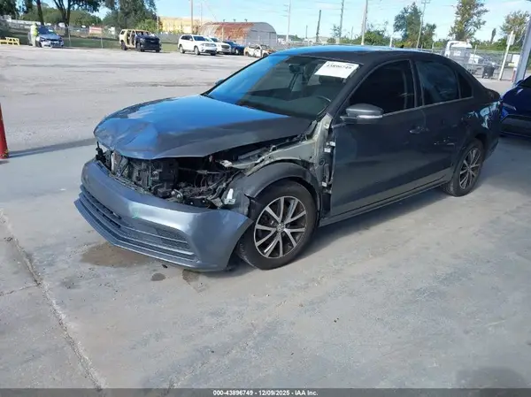 3VWDB7AJ1HM243561 2017 VOLKSWAGEN JETTA - Image 2