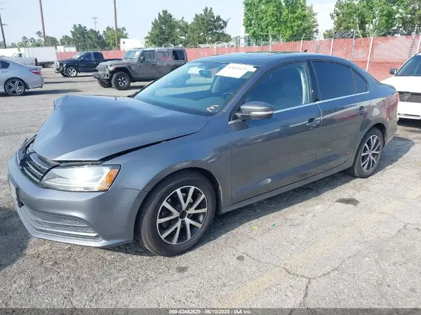 3VWDB7AJ1HM281520 2017 VOLKSWAGEN JETTA - Image 2