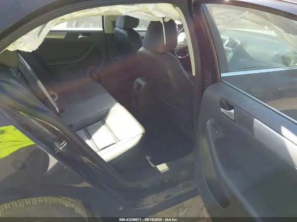 3VWDB7AJ1HM293828 2017 VOLKSWAGEN JETTA - Image 8