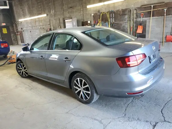 3VWDB7AJ1HM393976 2017 VOLKSWAGEN JETTA - Image 2