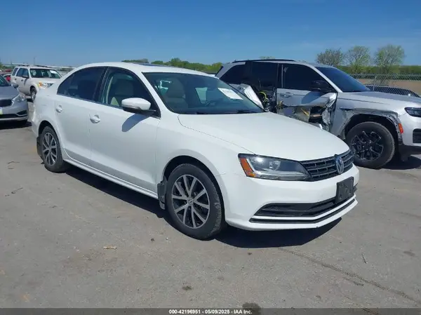 3VWDB7AJ1JM226409 2018 VOLKSWAGEN JETTA - Image 1