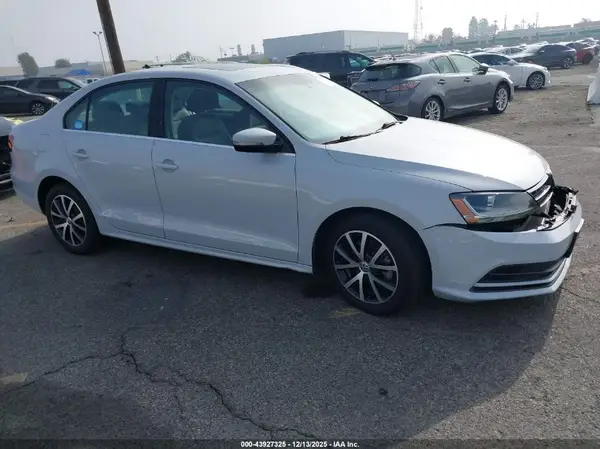 3VWDB7AJ1JM244909 2018 VOLKSWAGEN JETTA - Image 1