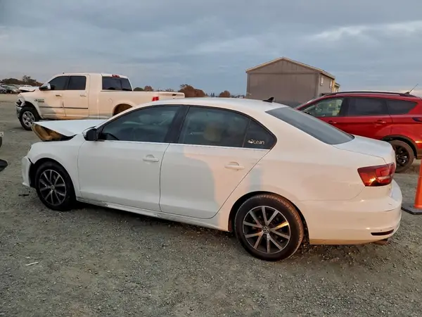3VWDB7AJ1JM245011 2018 VOLKSWAGEN JETTA - Image 2