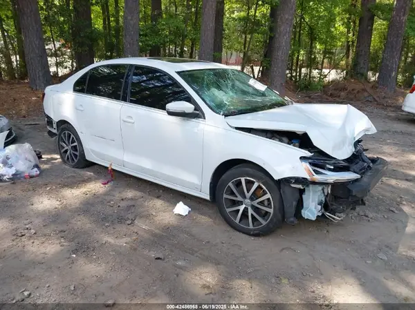 3VWDB7AJ1JM261886 2018 VOLKSWAGEN JETTA - Image 1