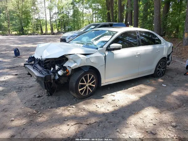 3VWDB7AJ1JM261886 2018 VOLKSWAGEN JETTA - Image 2