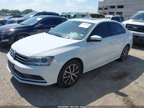 3VWDB7AJ2HM208530 2017 VOLKSWAGEN JETTA - Image 2