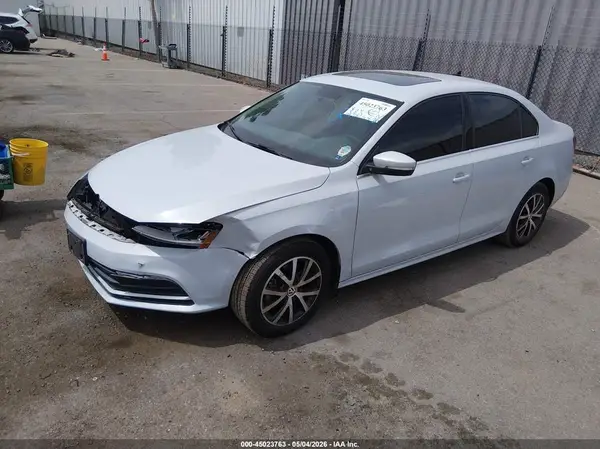 3VWDB7AJ2HM273829 2017 VOLKSWAGEN JETTA - Image 2