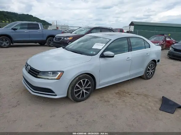 3VWDB7AJ2HM278822 2017 VOLKSWAGEN JETTA - Image 2