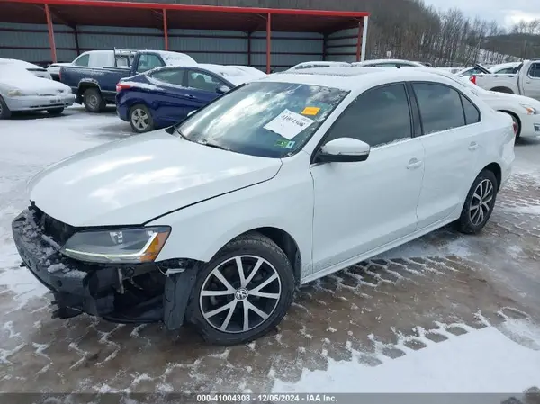 3VWDB7AJ2HM321006 2017 VOLKSWAGEN JETTA - Image 2