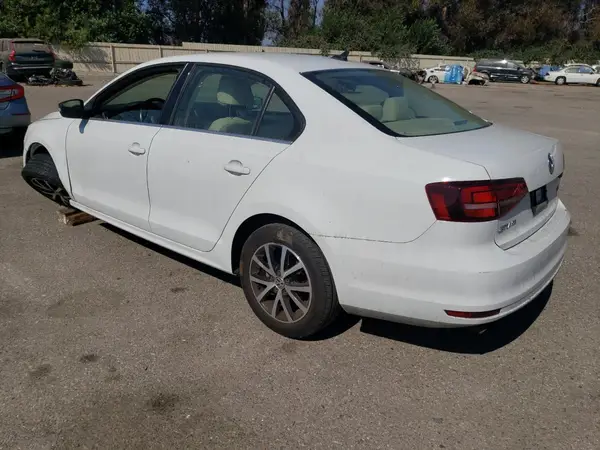 3VWDB7AJ2HM363255 2017 VOLKSWAGEN JETTA - Image 2