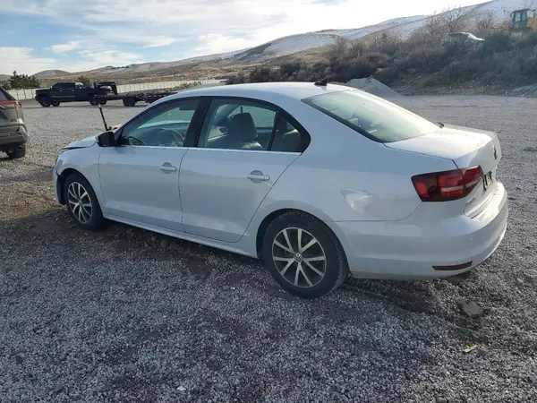 3VWDB7AJ2HM365264 2017 VOLKSWAGEN JETTA - Image 2