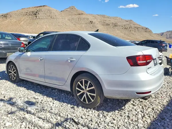 3VWDB7AJ2HM380427 2017 VOLKSWAGEN JETTA - Image 2