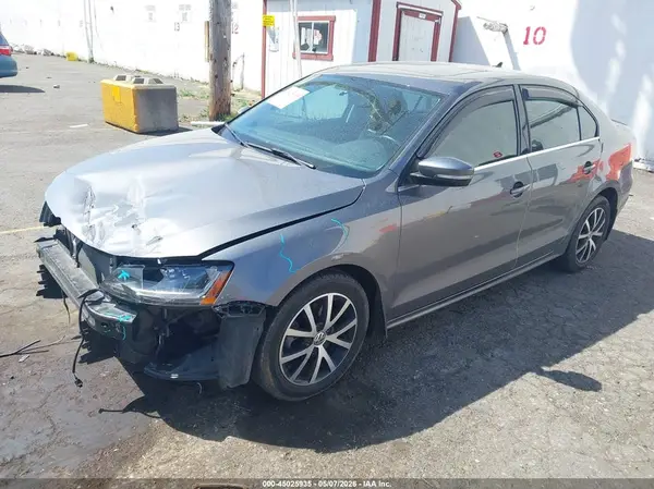3VWDB7AJ2HM380881 2017 VOLKSWAGEN JETTA - Image 2