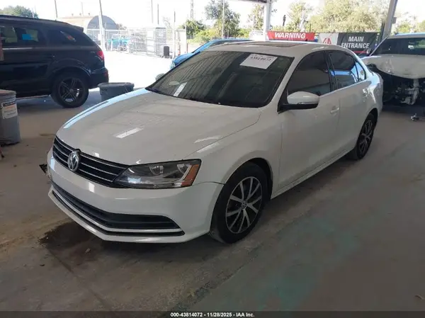 3VWDB7AJ2HM390326 2017 VOLKSWAGEN JETTA - Image 2