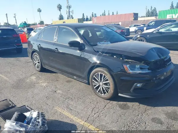 3VWDB7AJ2JM211319 2018 VOLKSWAGEN JETTA - Image 1