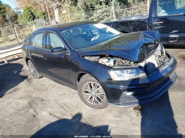 3VWDB7AJ2JM211529 2018 VOLKSWAGEN JETTA - Image 1