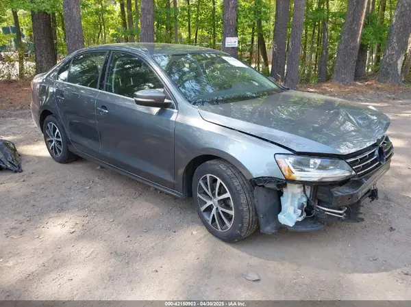 3VWDB7AJ2JM215581 2018 VOLKSWAGEN JETTA - Image 1