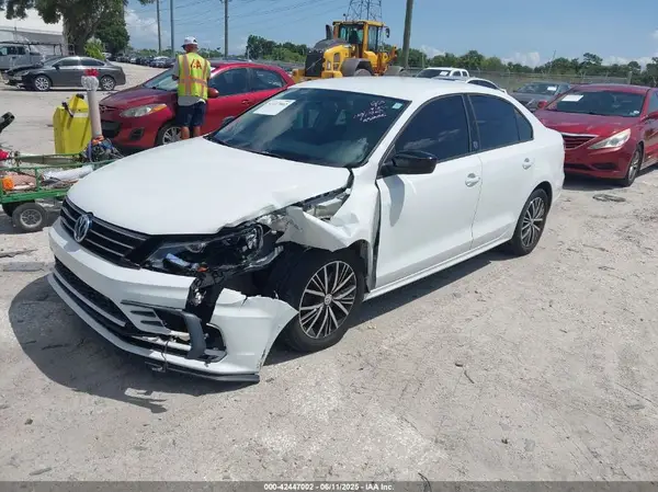 3VWDB7AJ2JM223910 2018 VOLKSWAGEN JETTA - Image 2