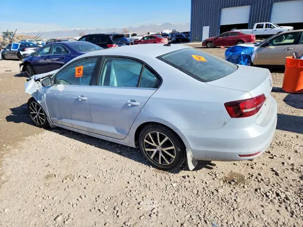 3VWDB7AJ2JM236074 2018 VOLKSWAGEN JETTA - Image 2