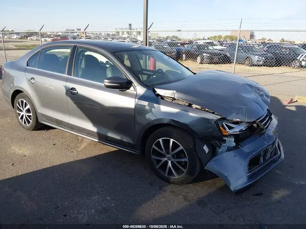 3VWDB7AJ2JM263582 2018 VOLKSWAGEN JETTA - Image 1