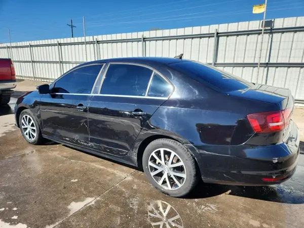 3VWDB7AJ3HM270650 2017 VOLKSWAGEN JETTA - Image 2