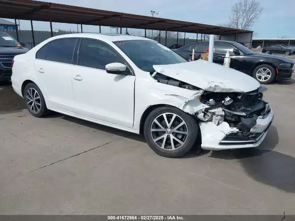 3VWDB7AJ3HM335139 2017 VOLKSWAGEN JETTA - Image 1