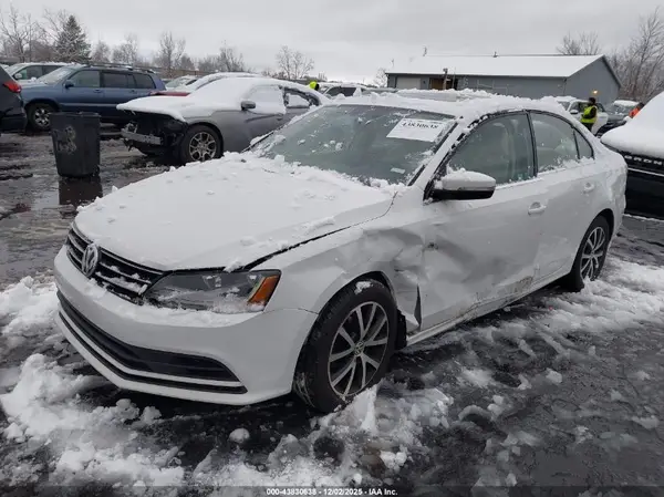 3VWDB7AJ3HM370098 2017 VOLKSWAGEN JETTA - Image 2
