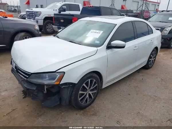 3VWDB7AJ3HM386379 2017 VOLKSWAGEN JETTA - Image 2