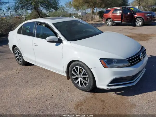 3VWDB7AJ3HM415945 2017 VOLKSWAGEN JETTA - Image 1