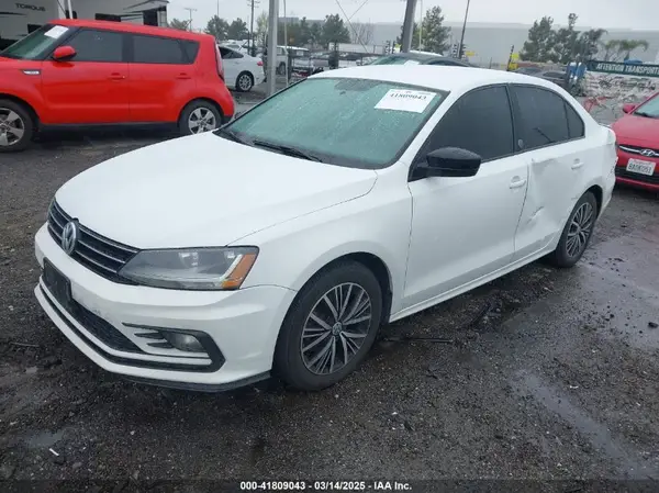 3VWDB7AJ3JM206162 2018 VOLKSWAGEN JETTA - Image 2
