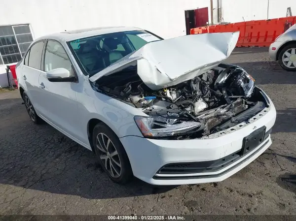3VWDB7AJ3JM248587 2018 VOLKSWAGEN JETTA - Image 1