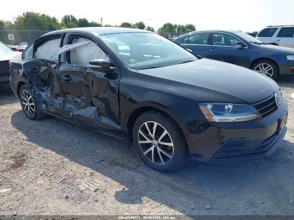 3VWDB7AJ3JM256639 2018 VOLKSWAGEN JETTA - Image 1