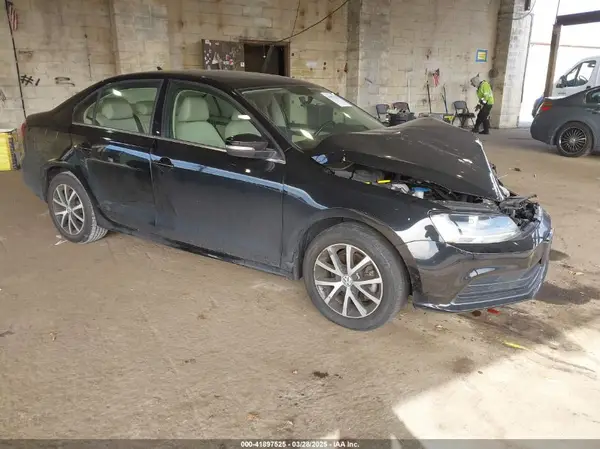 3VWDB7AJ3JM257368 2018 VOLKSWAGEN JETTA - Image 1