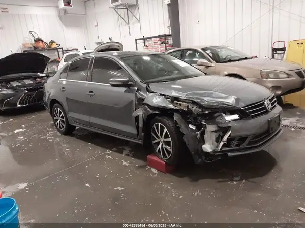 3VWDB7AJ4HM238807 2017 VOLKSWAGEN JETTA - Image 1