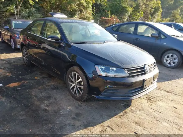 3VWDB7AJ4HM244963 2017 VOLKSWAGEN JETTA - Image 1
