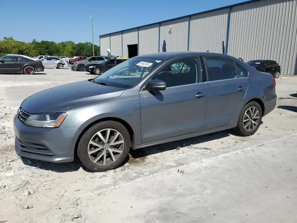 3VWDB7AJ4HM266946 2017 VOLKSWAGEN JETTA - Image 1